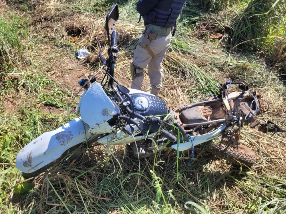 Motociclista teve morte imediata - (Foto: PRF)