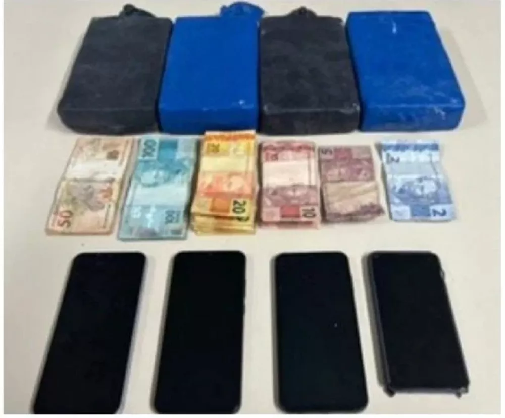 O material apreendido foi encaminhado à Polícia Civil