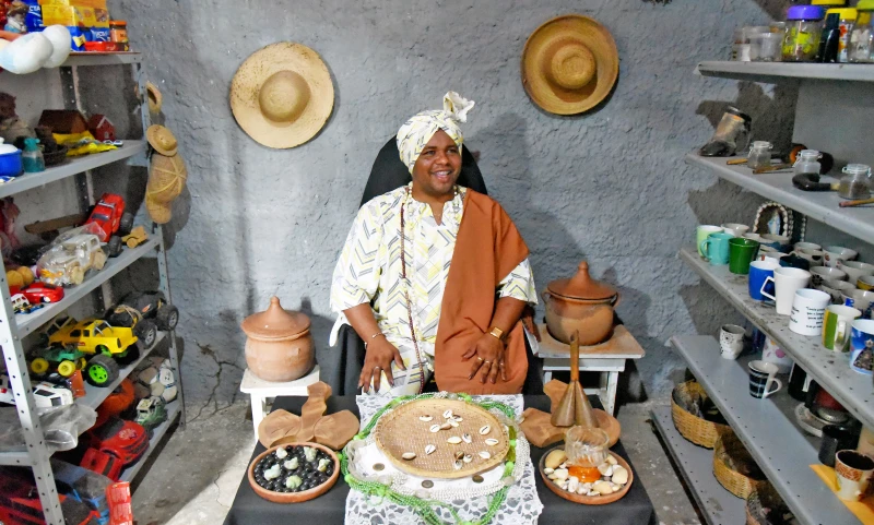 Pai Frazão de Xangô, sacerdote do Ilê Axé de Preto Velho – Assis Fernandes/ODIA.
