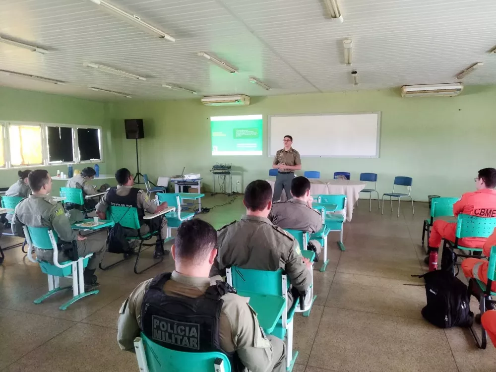 Curso acontece com policiais do 4º BPM (Foto: Evanilson Silva)