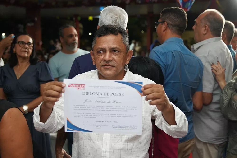 João Antônio é empossado diretor do SINTE de Picos (Foto: Ascom)
