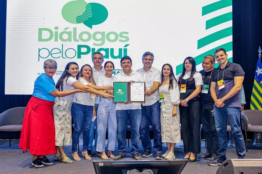Autoridades durante cerimônia de encerramento do Projeto Diálogos pelo Piauí. Foto: Governo do Piauí