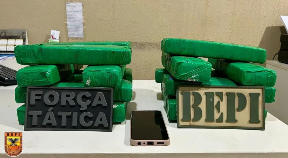Mulher é presa com 15 pacotes de maconha em rodoviária durante viagem interestadual. Foto: Bepi