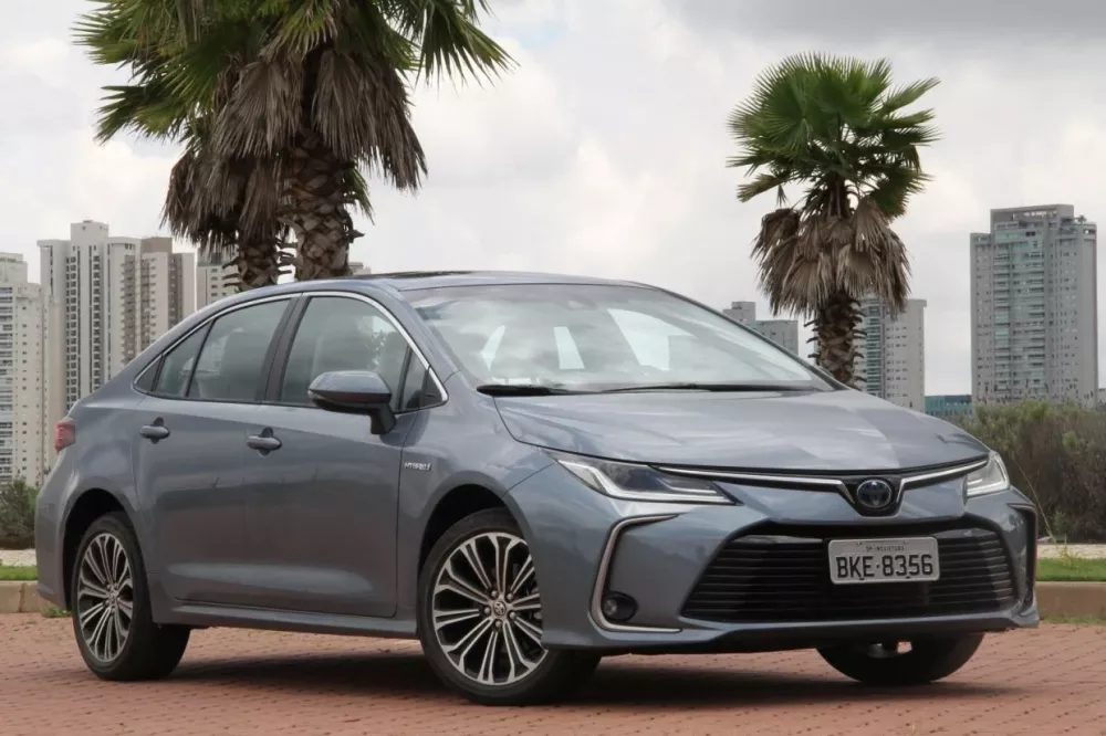 Automóvel Toyota Corolla em versão híbrida – Foto: Domínio Público.
