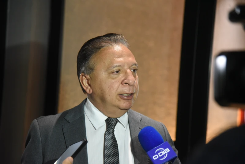 Secretário de Fazenda confirma suspensão de novos investimentos para garantir pagamento do 13º