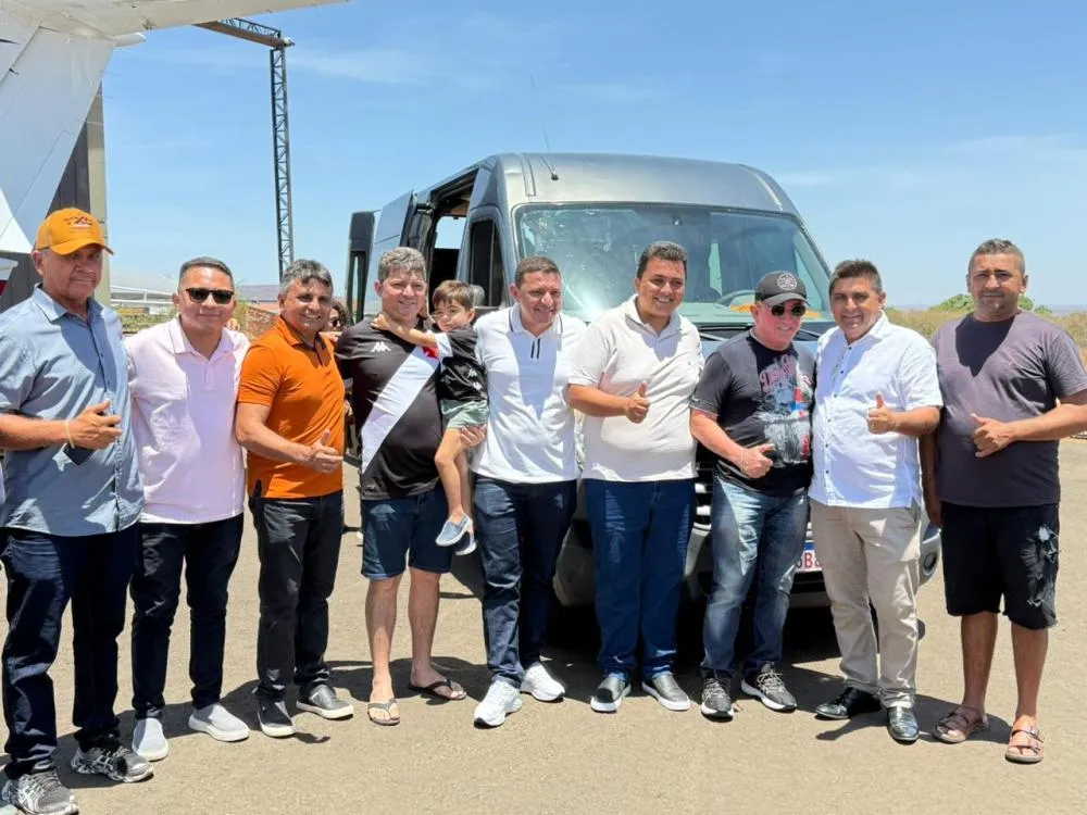 Amado Batista é recepcionado pelo Prefeito Marciano Macedo e equipe da Prefeitura Municipal de Aroeiras do Itaim