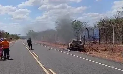 Motorista morre carbonizado dentro de veículo após colisão em Ipiranga do Piauí
