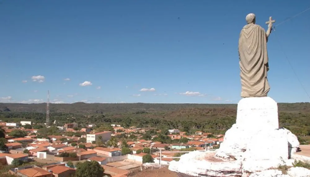 Crime em Dom Expedito Lopes: mulher é morta e casa incendiada; companheiro é suspeito