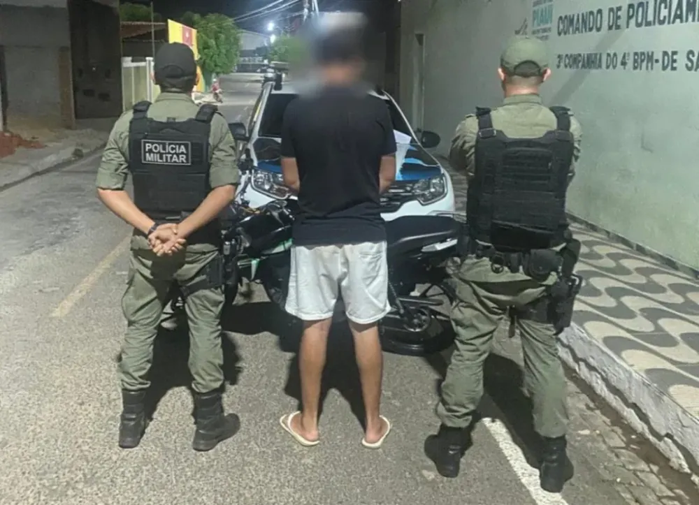 PM intensifica fiscalização e intercepta motociclista em direção perigosa e sem habilitação durante festejos de Bocaina