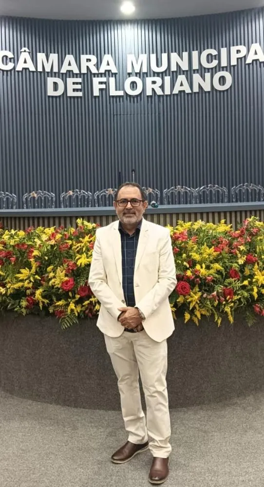 Engenheiro agrônomo Zezé Oliveira é condecorado com o título de cidadania florianense