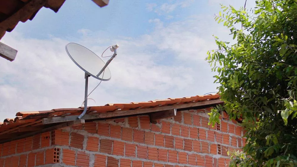 Sem a nova parabólica digital você pode ficar sem TV: veja como pedir seu kit gratuito. Foto: Reprodução