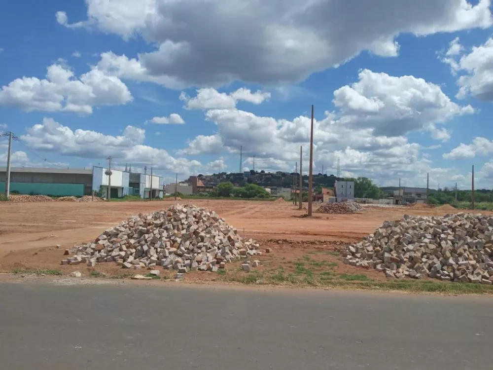 O espaço onde acontece a obra fica localizado nas proximidades da Avenida Beira Rio - Foto: Assis Santos 