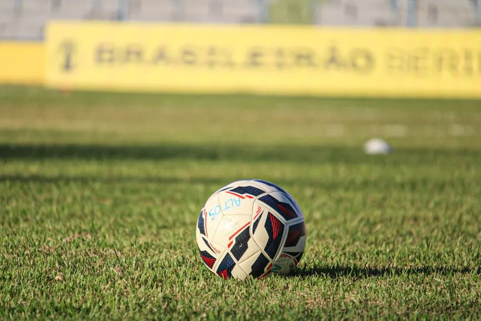 Bola da Série D do Brasileiro 2025 - Estádio Lindolfo Monteiro, em Teresina — Foto: Maurício Soares