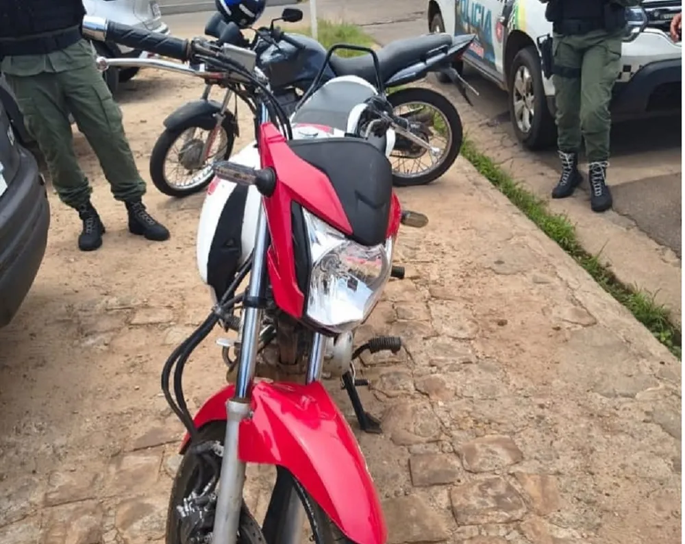 O veículo, de placa PJL 7441, oriundo de Juazeiro (BA), apresentava sinais de adulteração (Foto: Polícia Militar)