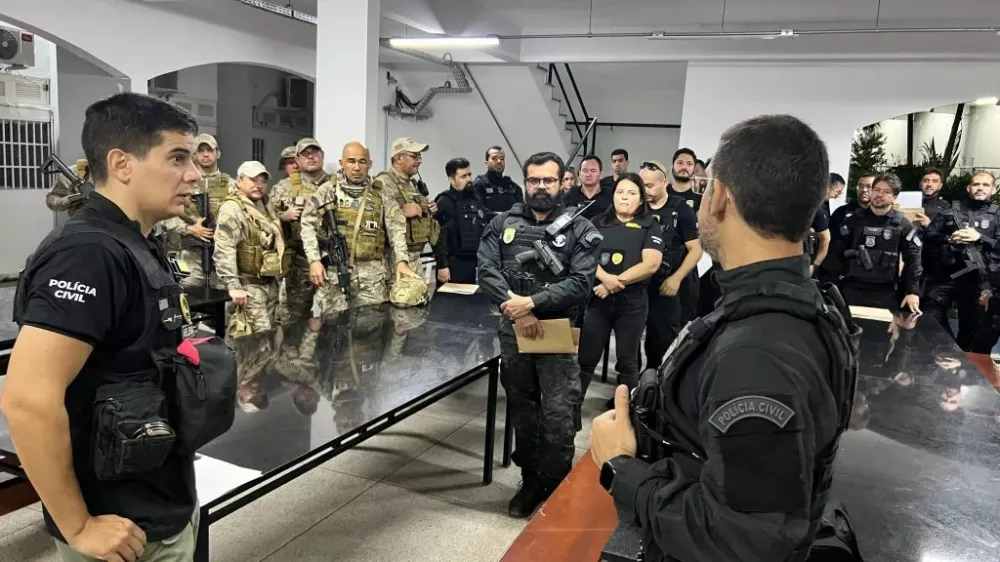 Policiais cumprem mandados de prisão durante operação integrada em municípios do Piauí – Foto: SSP PI.