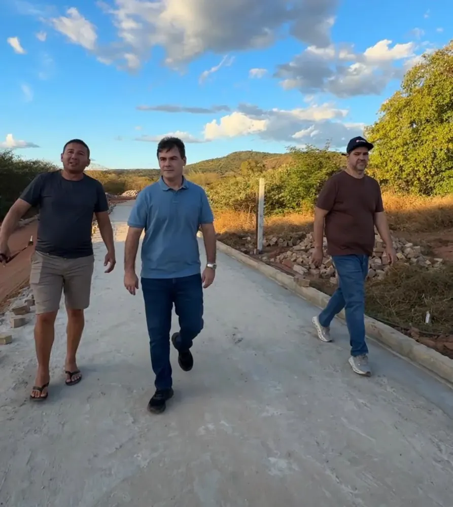 Severo Eulálio acompanha obras de calçamento no bairro Ipueiras e reforça compromisso com a mobilidade urbana em Picos
