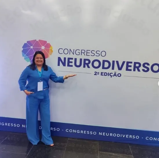 Coordenadora do Colégio Machado de Assis integra debates sobre educação inclusiva em congresso de neurodiversidade