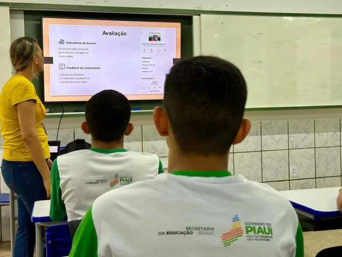 Alunos da rede estadual sentados em sala de aula – Foto: ASCOM.