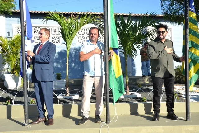Momento cívico abre programação do festejo religioso e do aniversário de Monsenhor Hipólito