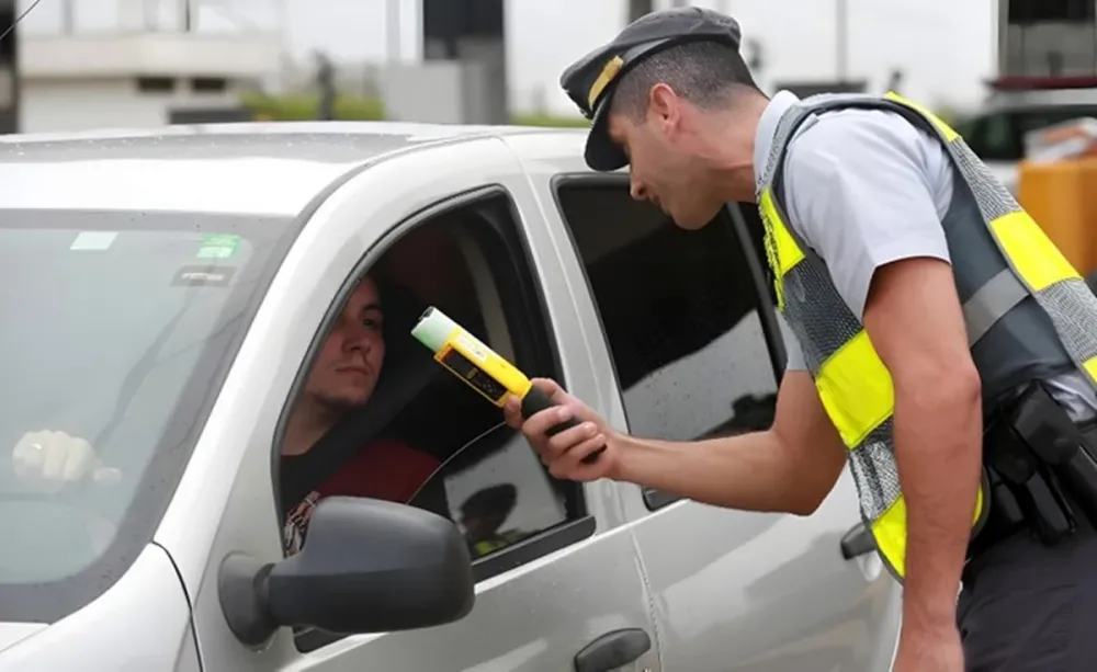 Lei Seca: nova regra vai detectar uso de drogas e fazer pré-teste em motorista para indicar álcool