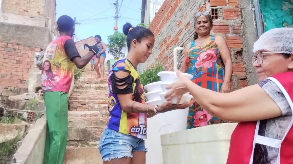Alimentos foram entregues em comunidades carentes de Picos - Foto: Assis Santos