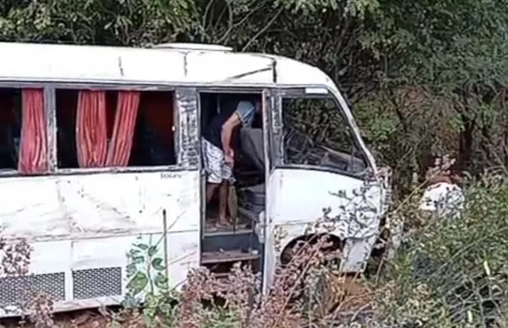 Veículo ficou bastante danificado - Foto: Reprodução 