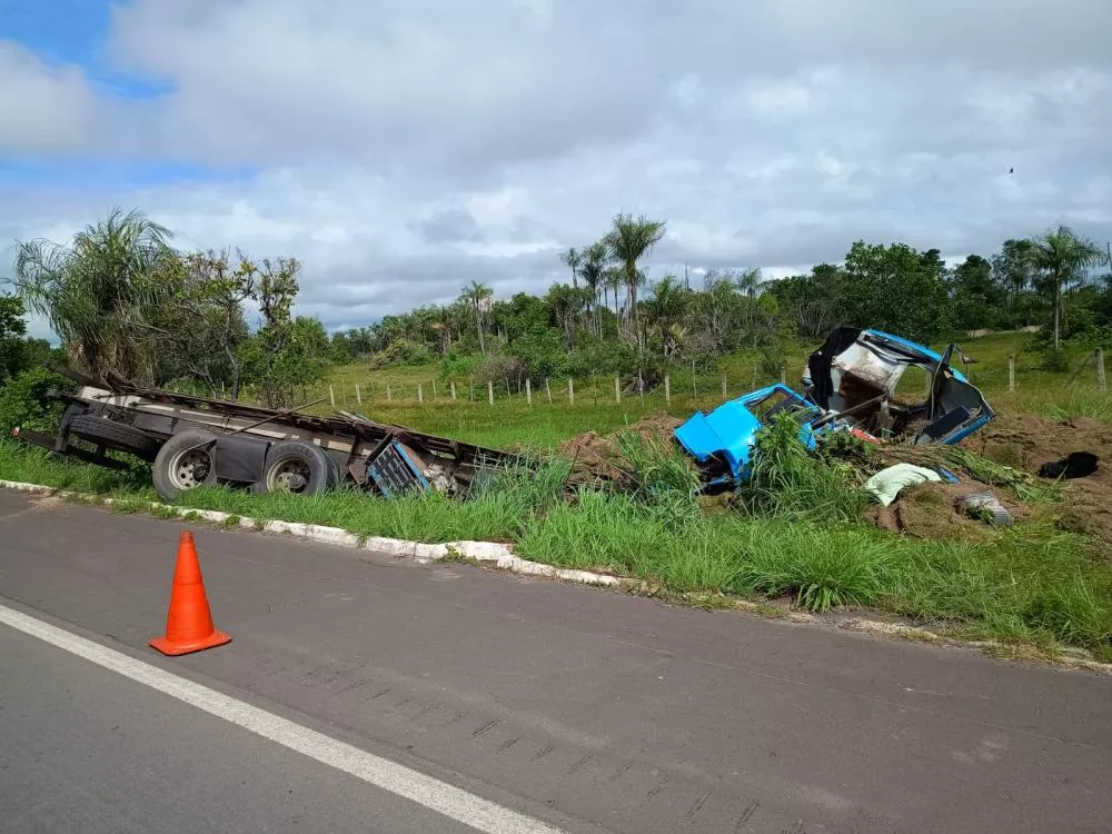 A colisão ocorreu de forma lateral entre os veículos - Fonte: Ascom PRF