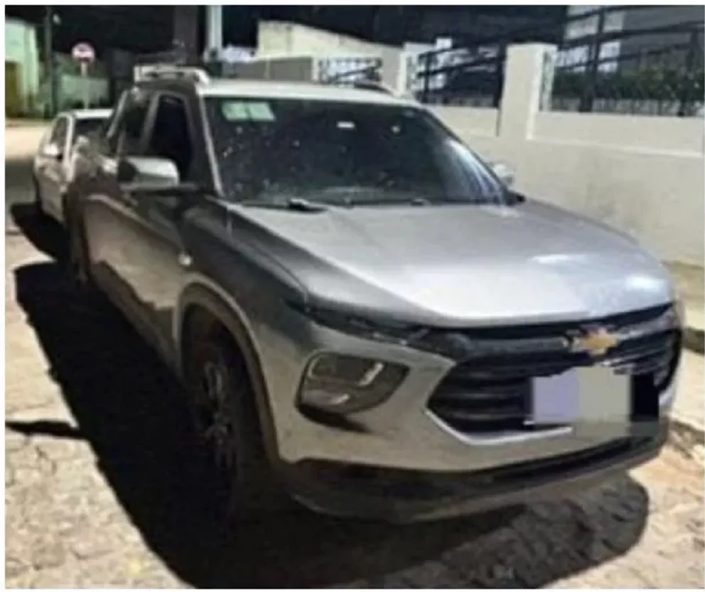 O veículo foi interceptado na BR-232 - Foto: PM