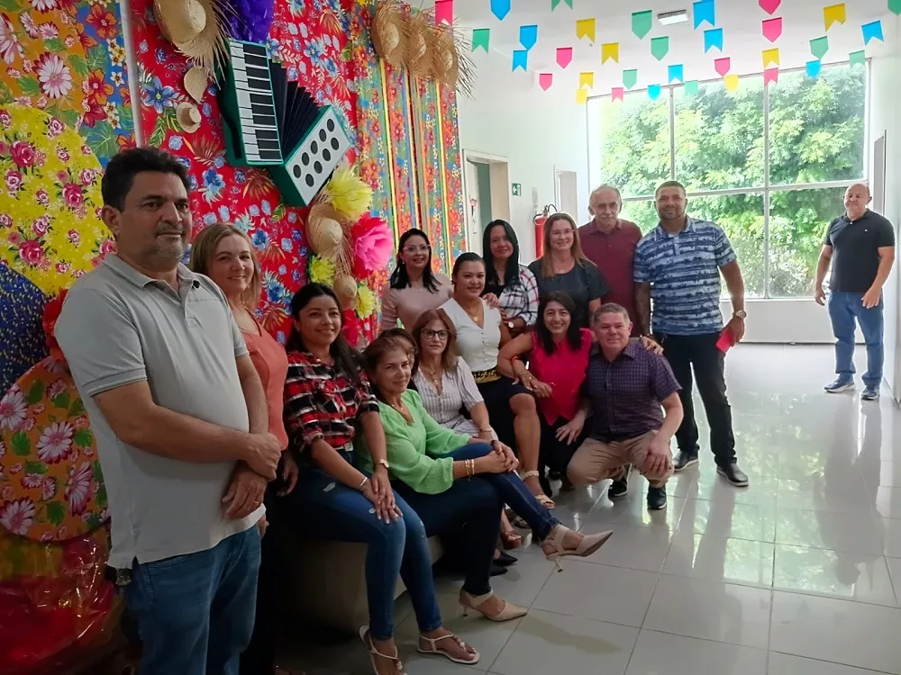 Café da manhã especial reuniu autoridade, servidores e imprensa na Câmara de Picos - Foto: Assis Santos 