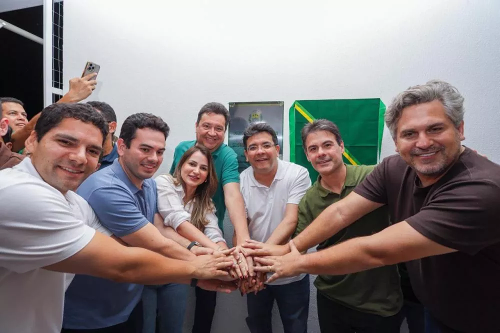 Autoridades participam da inauguração do Ginásio Poliesportivo. Foto: Louany Naira