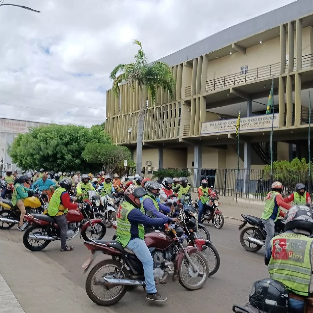Manifestação aconteceu na manhã desta sexta (20 - Foto: Assis Santos